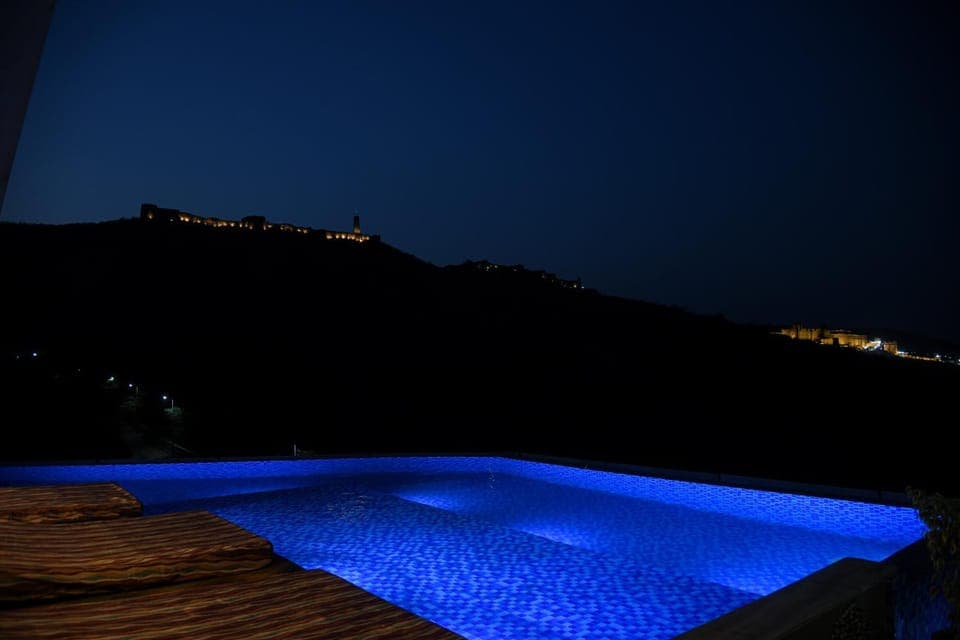 Swimming pool, Swimming pool