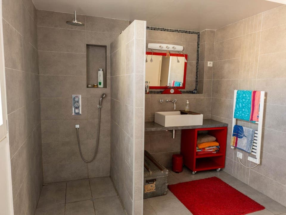 Shower, Bathroom, towels