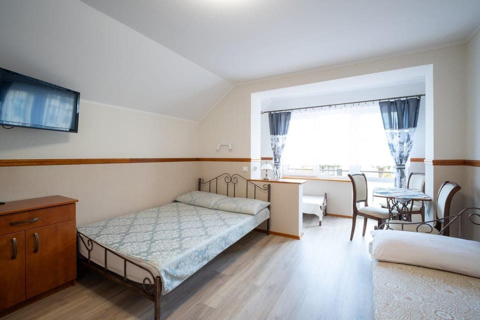 Bed, TV and multimedia, Photo of the whole room