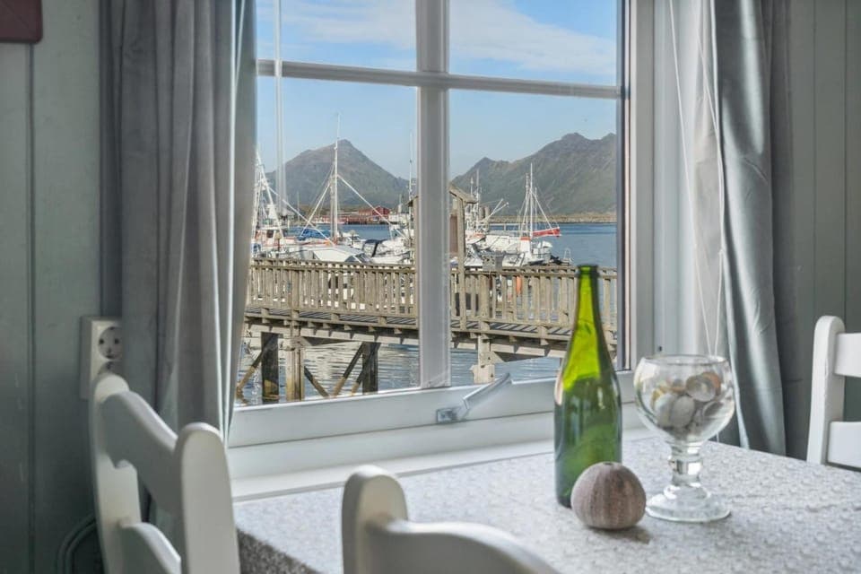 Natural landscape, Seating area, Dining area, Mountain view, Sea view