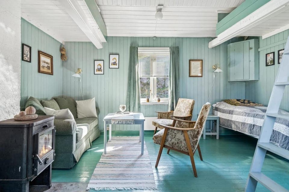 Bed, Living room, Photo of the whole room, Seating area