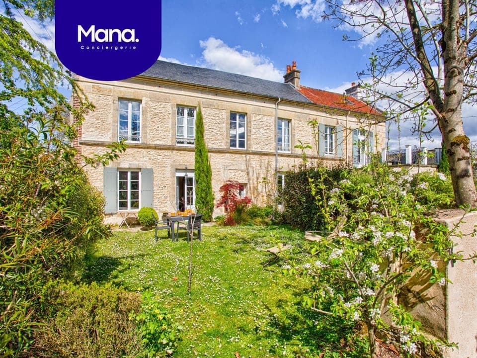 Property building, Day, Natural landscape, Garden, Garden view