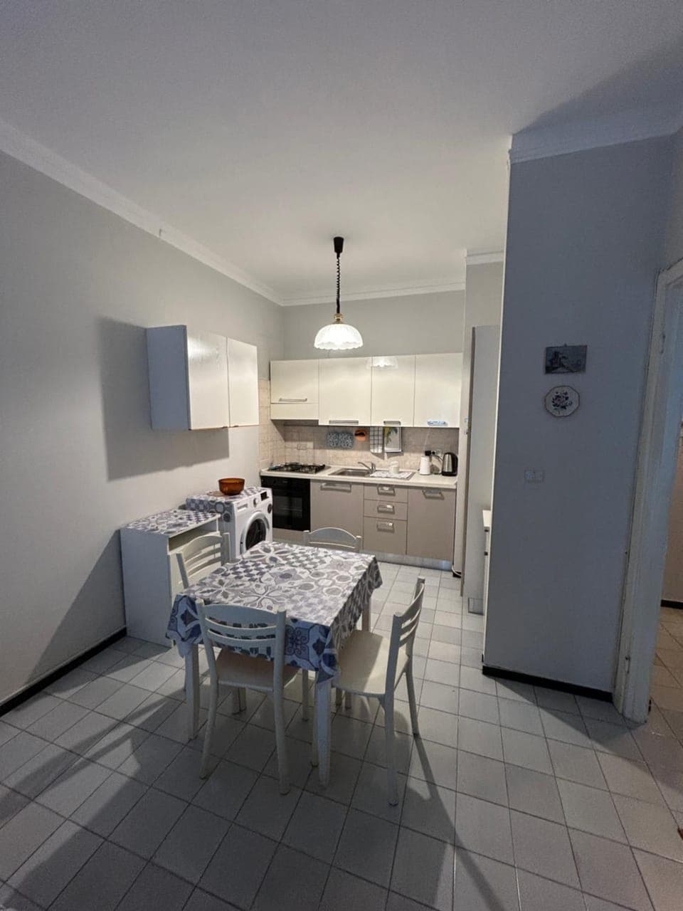 Kitchen or kitchenette, Dining area, oven, stove