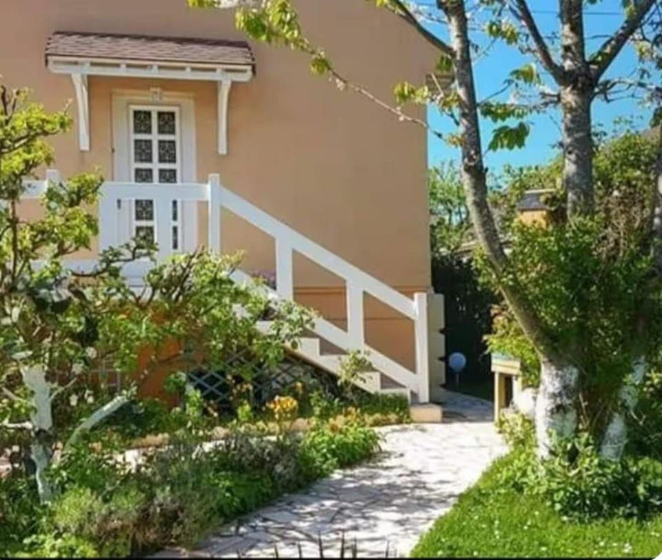 Facade/entrance, Garden, Garden view