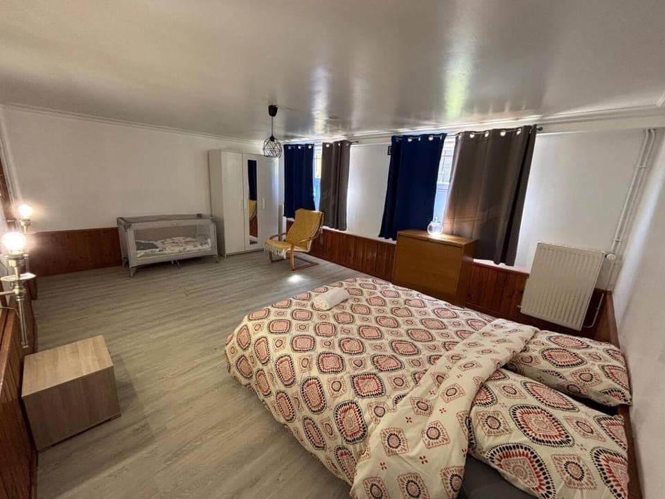 Bed, Photo of the whole room, Bedroom, cot