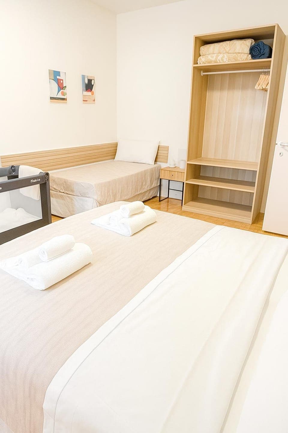 Bedroom, Food, children, children, young children, Facility for disabled guests, towels, towels, elevator