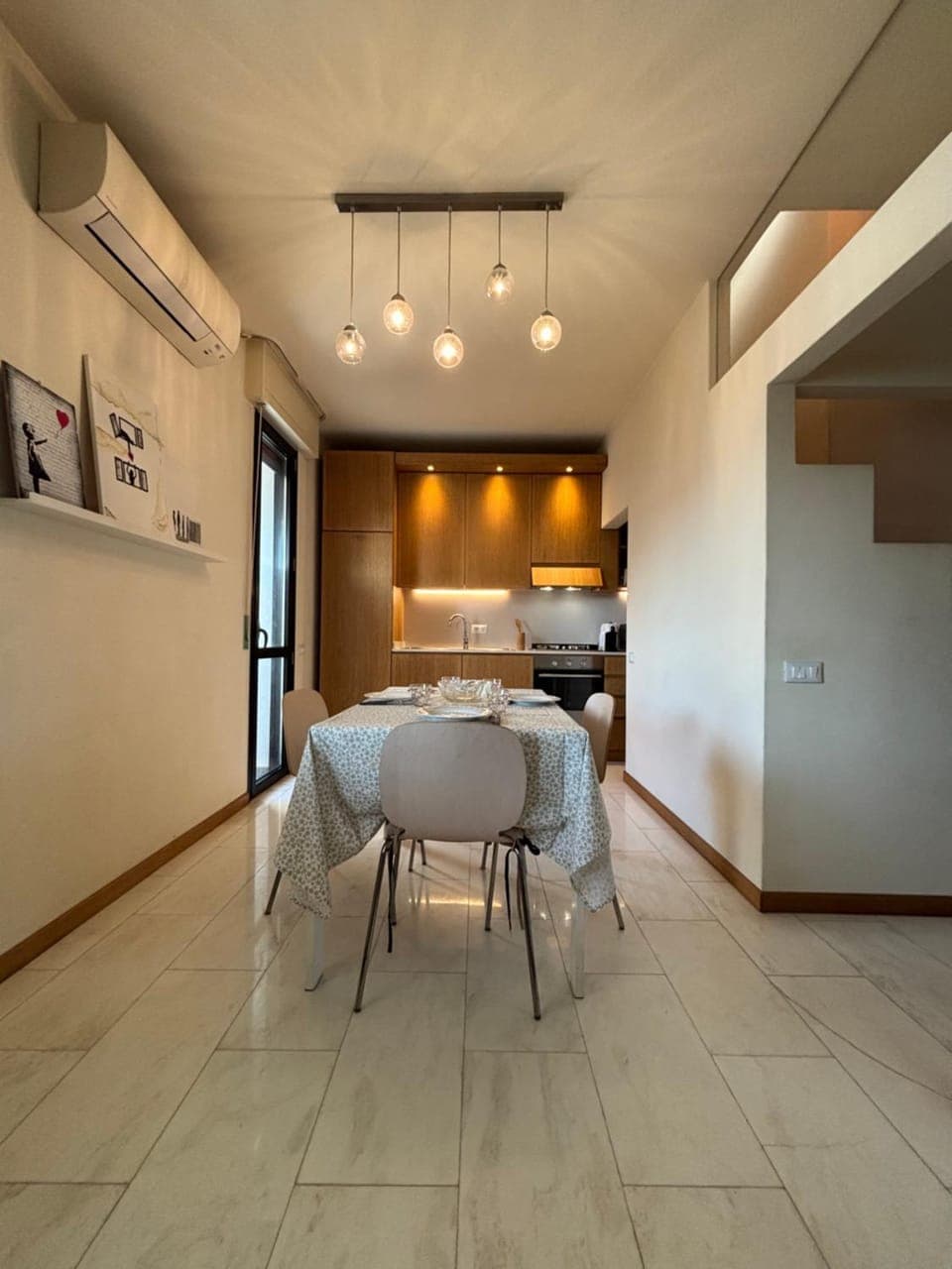 Kitchen or kitchenette, Dining area, air conditioner