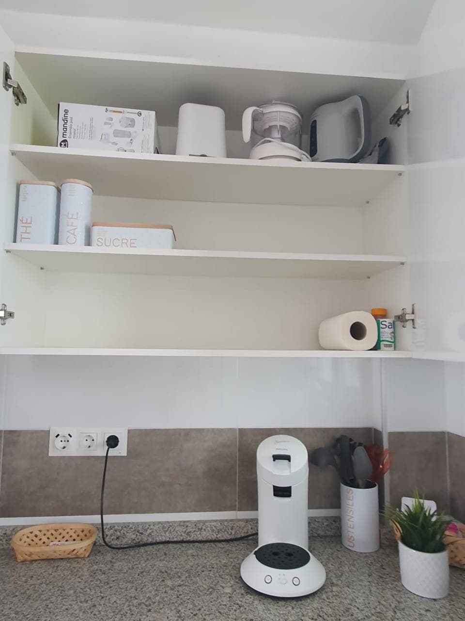 Coffee/tea facilities, toaster