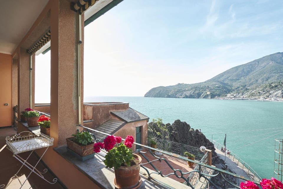 Property building, Facade/entrance, Spring, Activities, Summer, Garden, Balcony/Terrace, Kitchen or kitchenette, Area and facilities