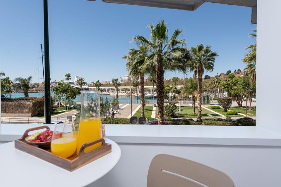 View (from property/room), Balcony/Terrace, City view, Sea view