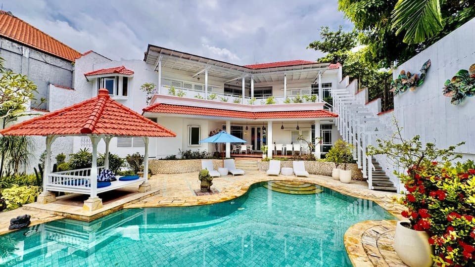 Property building, Pool view, Swimming pool, Swimming pool