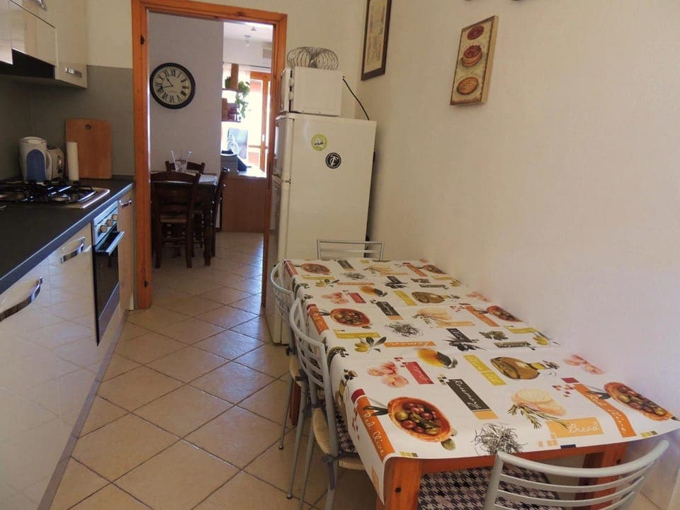 Coffee/tea facilities, Kitchen or kitchenette, Dining area