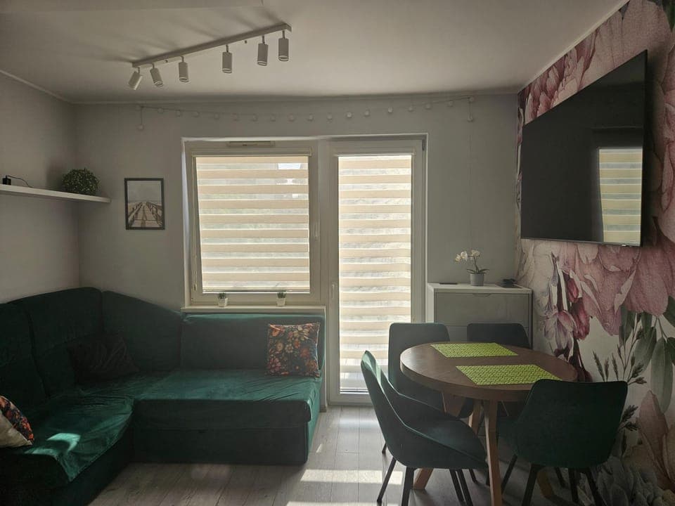 Communal lounge/ TV room, TV and multimedia, Living room, Seating area, Dining area, Evening entertainment