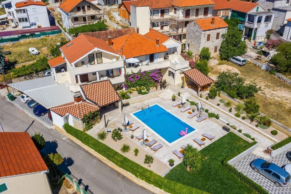 Property building, Bird's eye view