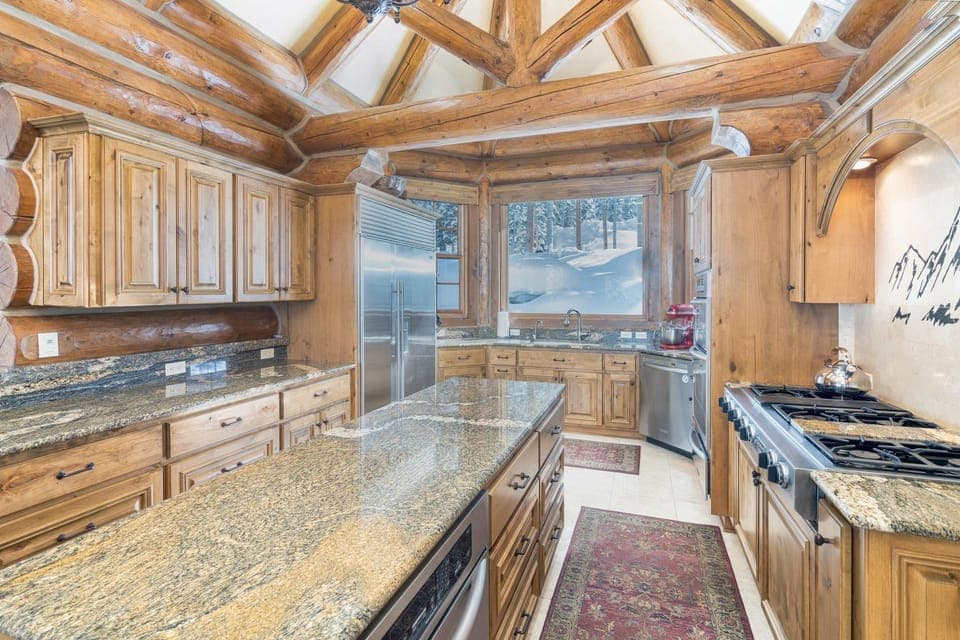 Bearpaw Manor by Exceptional Stays Chalet in Mountain Village