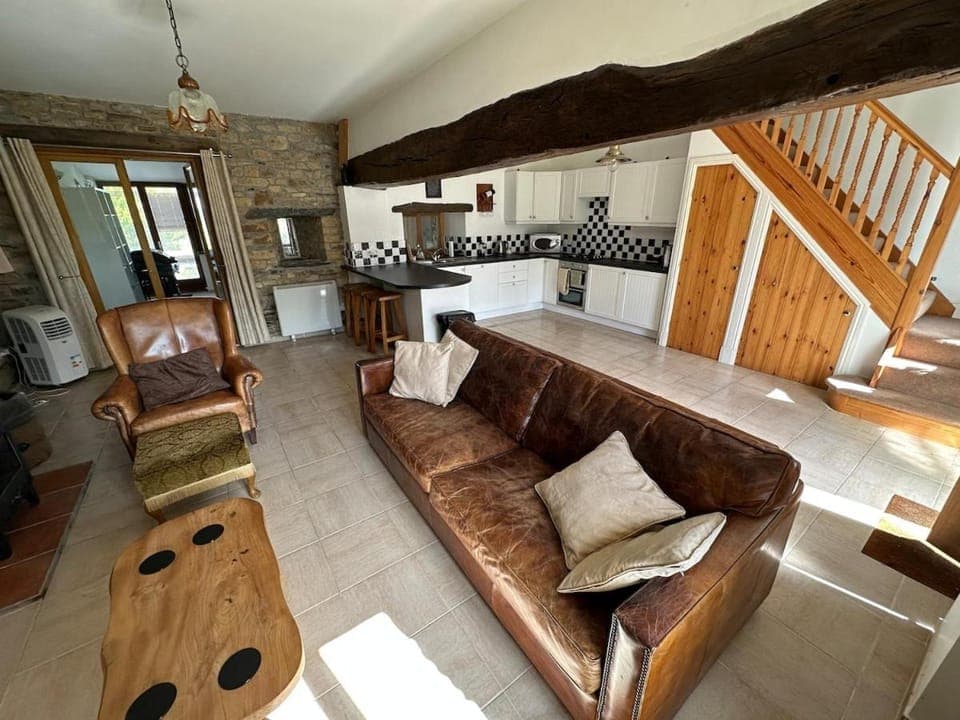 Kitchen or kitchenette, Living room, dishwasher, pet friendly