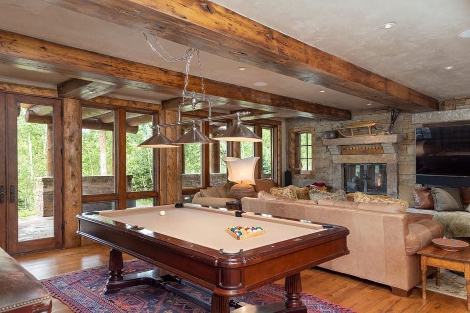 Hilltop Hideaway by Exceptional Stays Chalet in Mountain Village