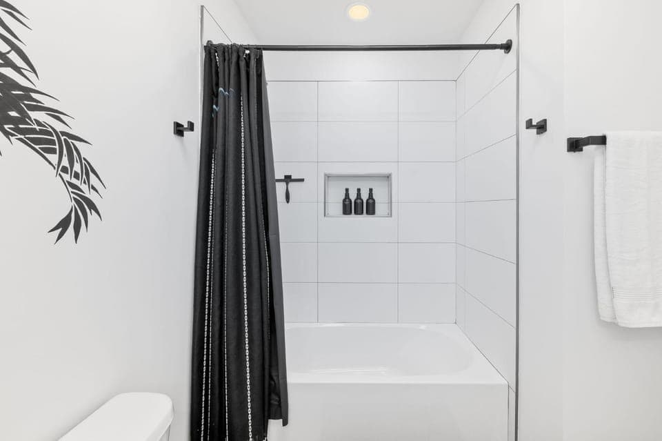Shower, Toilet, Bathroom, Bath, towels