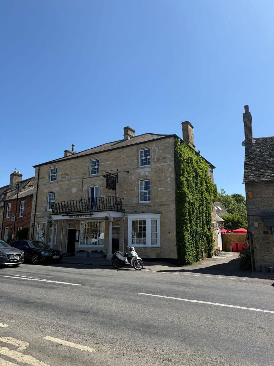 Property building, Restaurant/places to eat