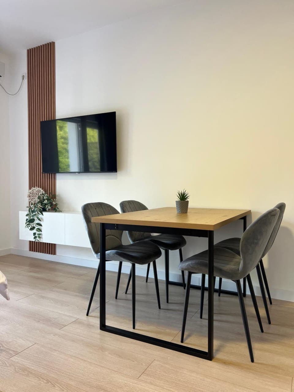 TV and multimedia, Dining area