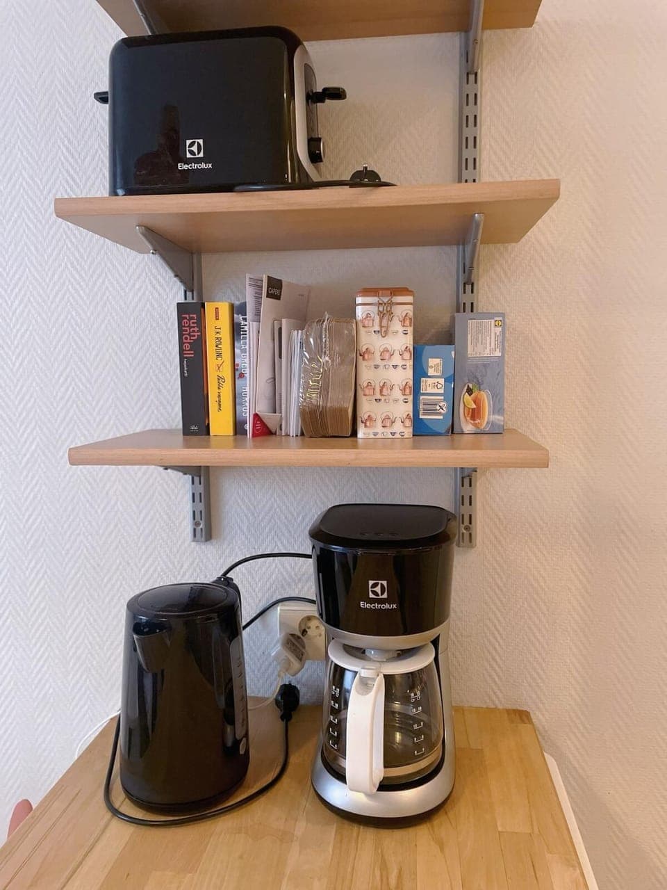 Coffee/tea facilities, Kitchen or kitchenette, Food and drinks, toaster