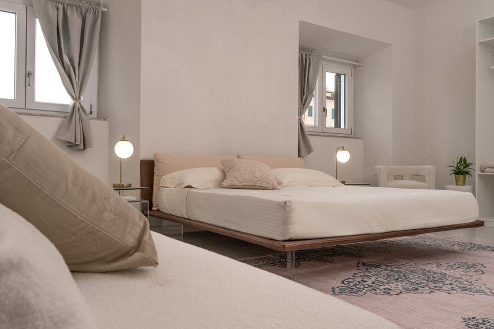 Bed, Photo of the whole room, Floor plan, Bedroom