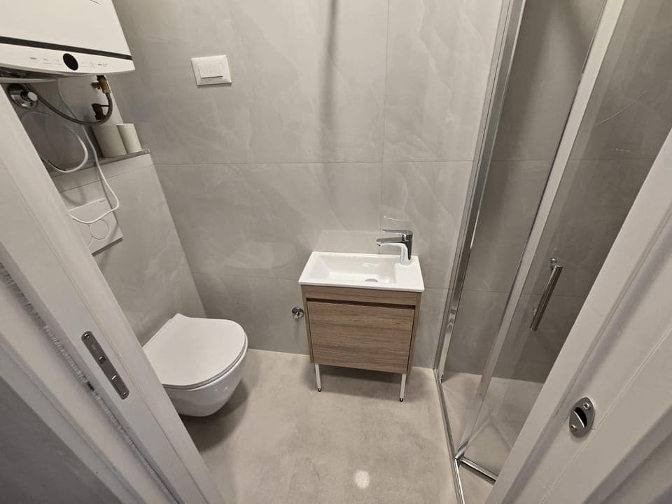 Shower, Toilet, Bathroom