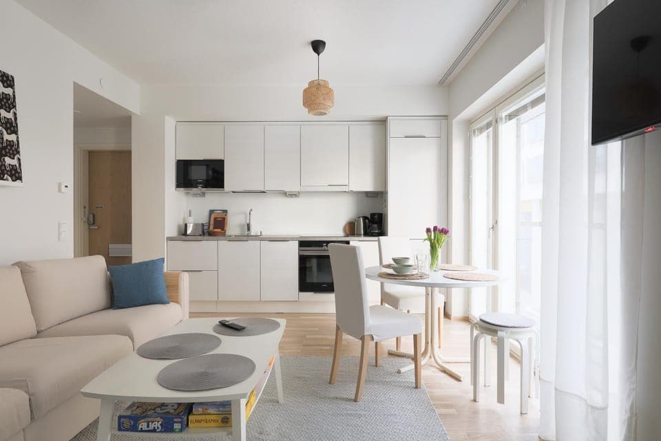 TV and multimedia, Kitchen or kitchenette, Living room, Seating area, Dining area, Food