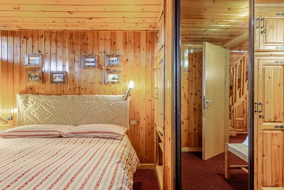 Bed, Photo of the whole room, Bedroom, wardrobe