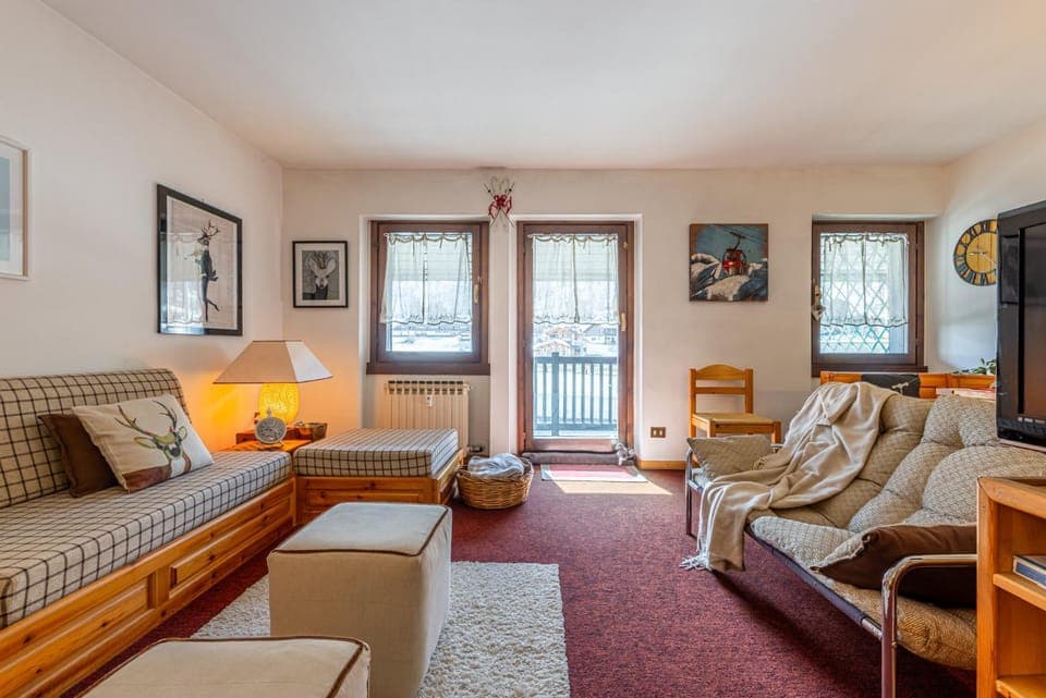 Bed, TV and multimedia, View (from property/room), Balcony/Terrace, Living room, Seating area