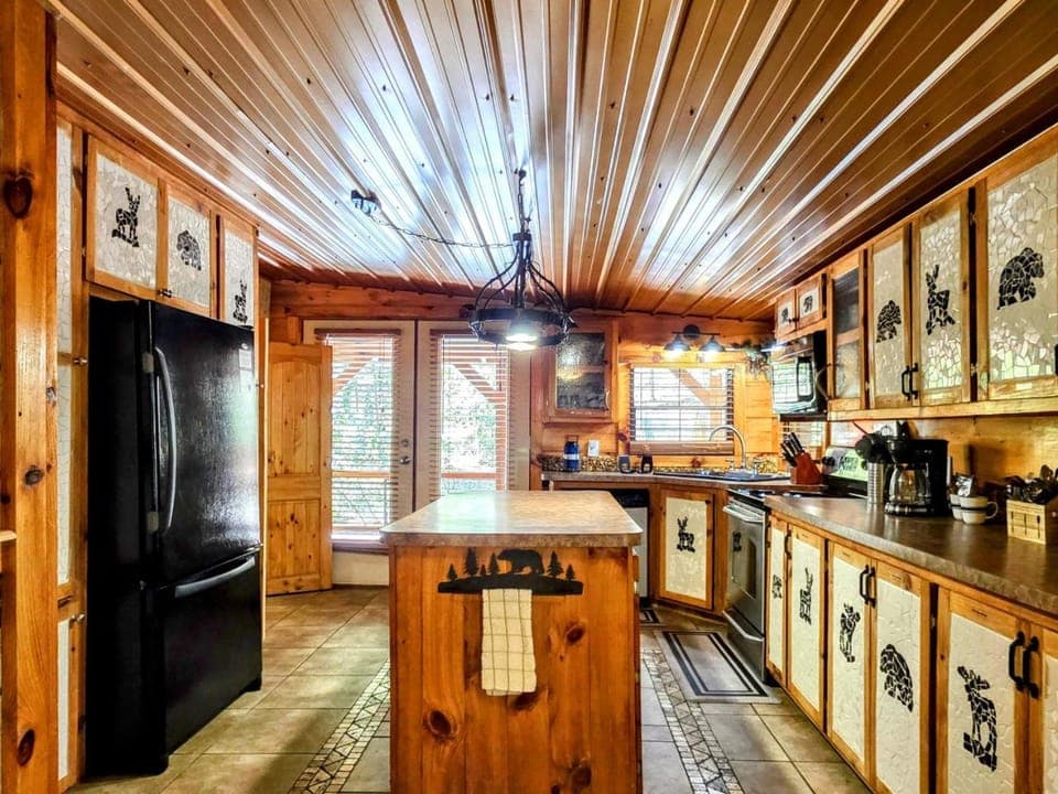 The Skinners Cabin Hot Tub Fireplace Grill Cabin in Townsend