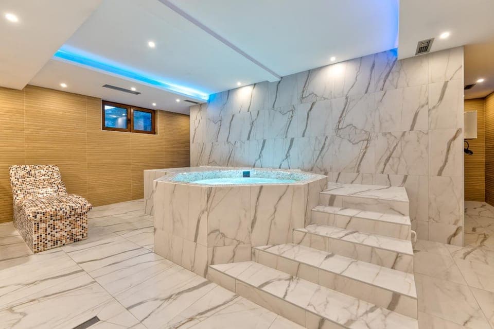 Hot Tub, Spa and wellness centre/facilities
