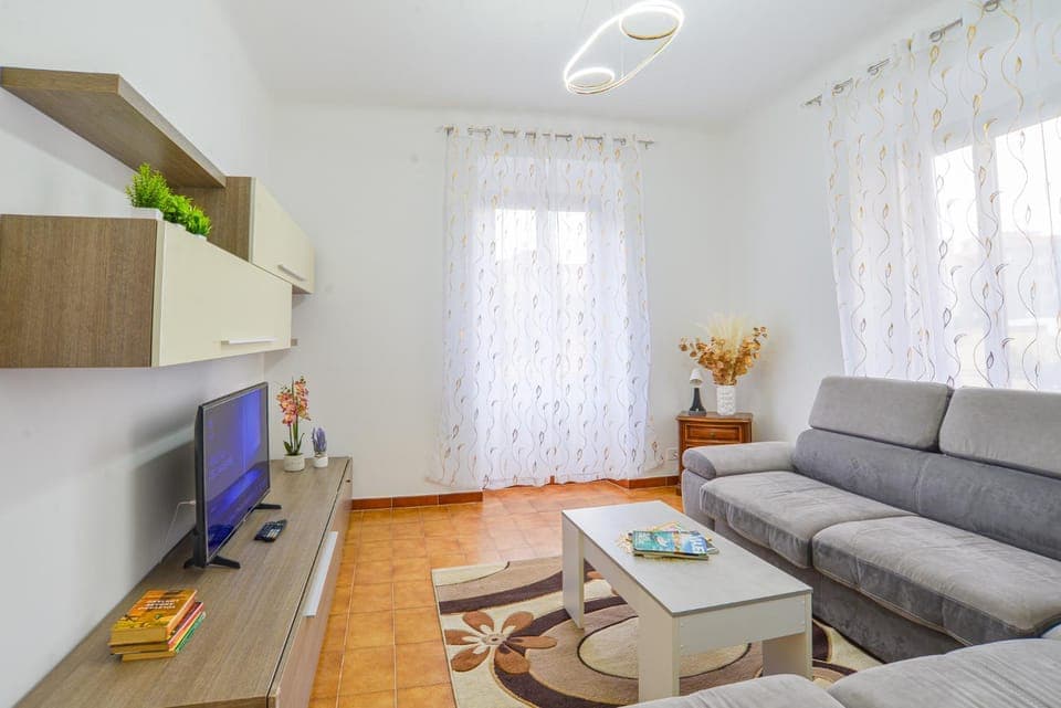 TV and multimedia, Living room, Seating area