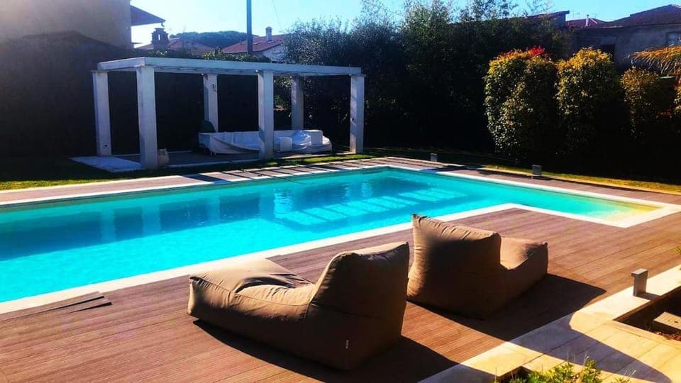 Property building, Patio, Day, Natural landscape, Garden, Garden view, Pool view, Swimming pool, sunbed