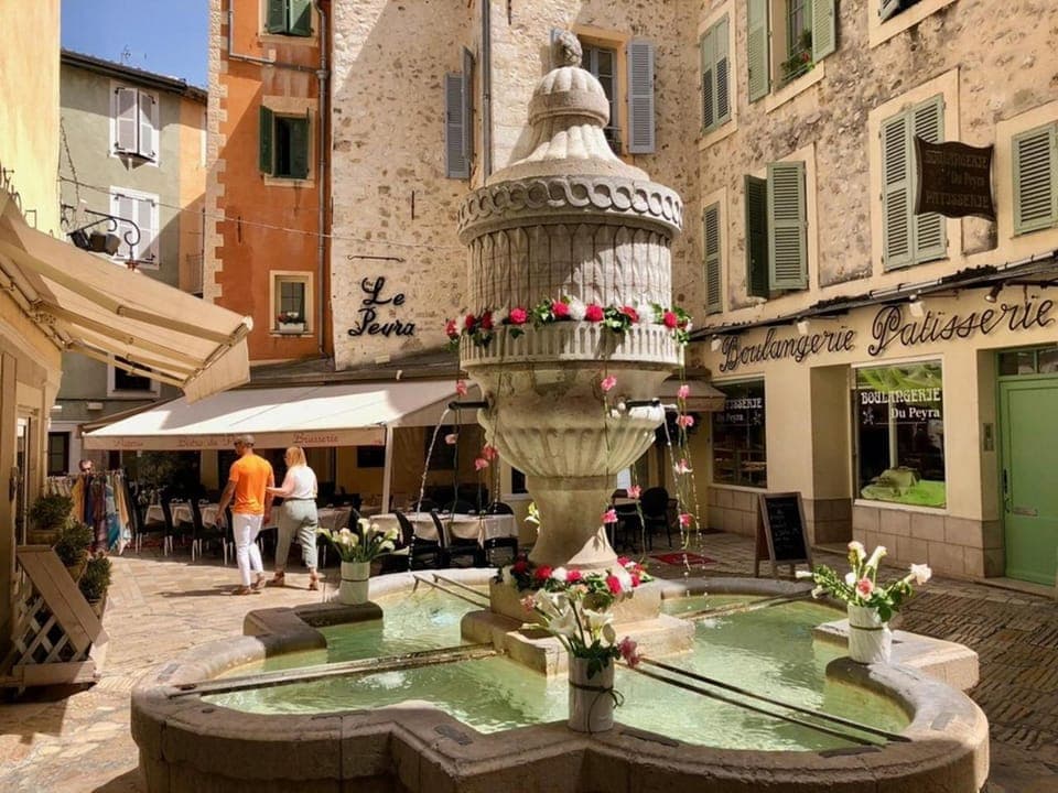 Nearby landmark, Off site, View (from property/room), City view, Garden view, Mountain view, Inner courtyard view