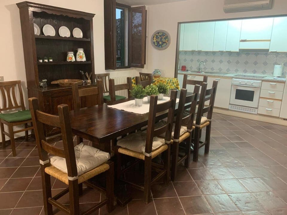 Kitchen or kitchenette, Dining area, stove