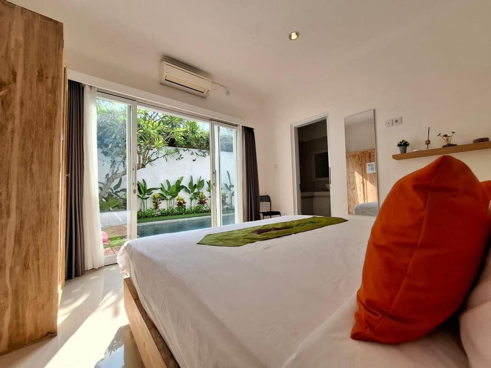 Bed, Photo of the whole room, Bedroom, air conditioner