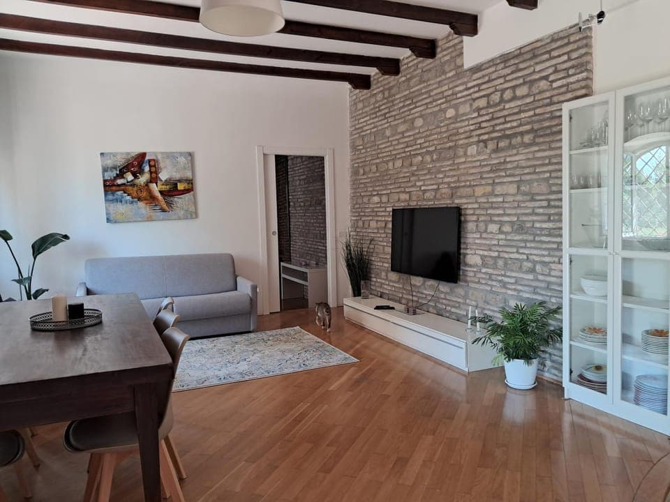 TV and multimedia, Living room, Evening entertainment