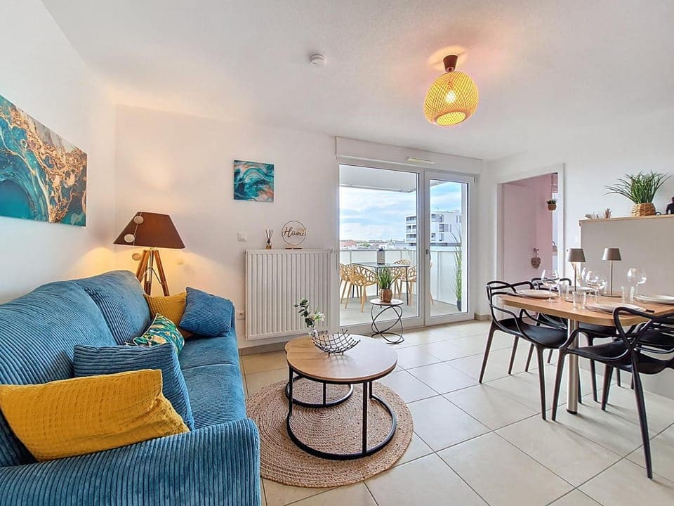 Living room, Seating area, Dining area