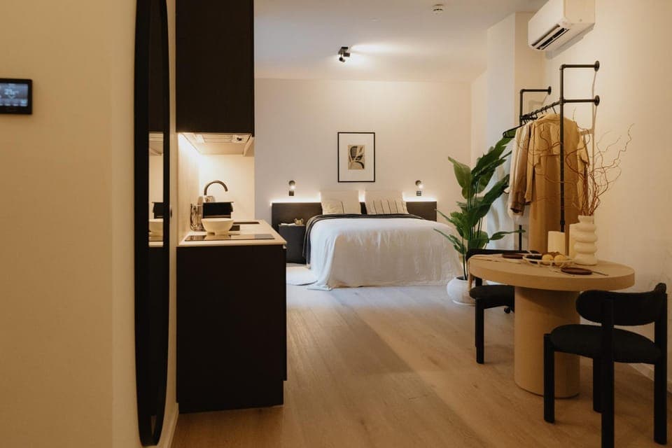 Bed, Kitchen or kitchenette, Photo of the whole room, Bedroom