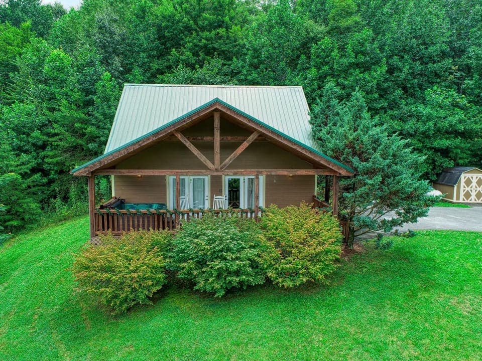 Smoky Mountain Getaway Chalet in Cosby
