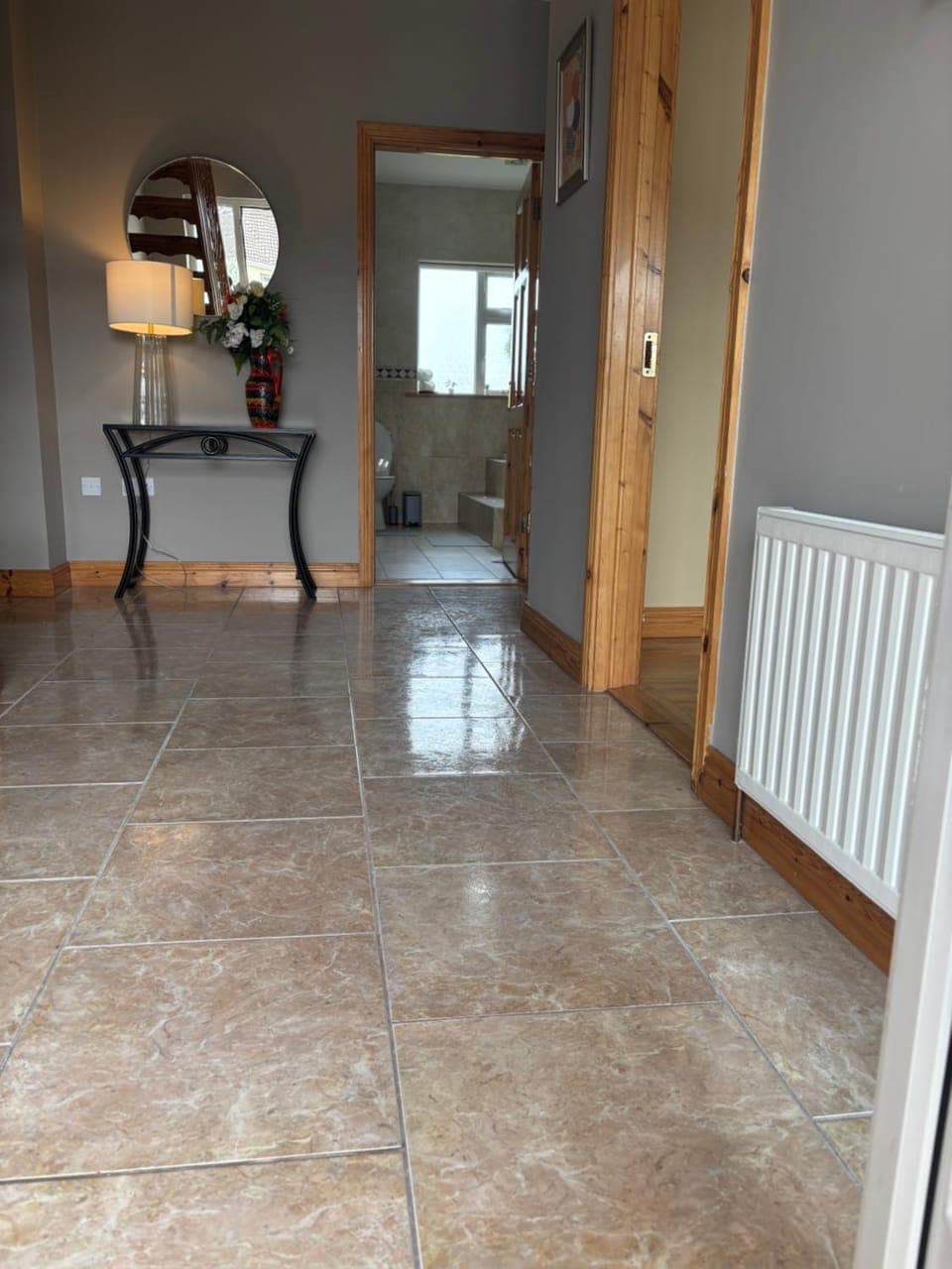 Albert Lock Bungalow 5 minute drive from Carrick House in Longford