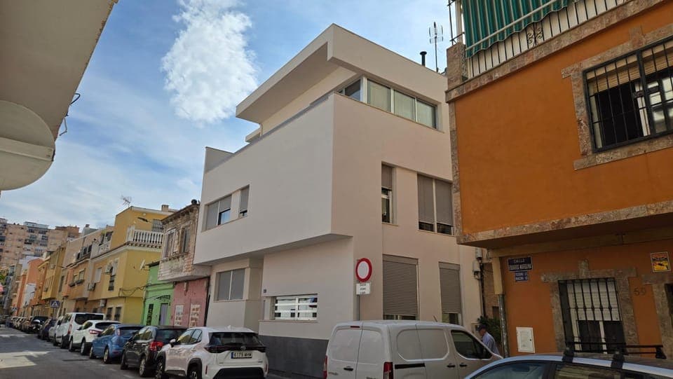Property building, Facade/entrance, Neighbourhood, Location