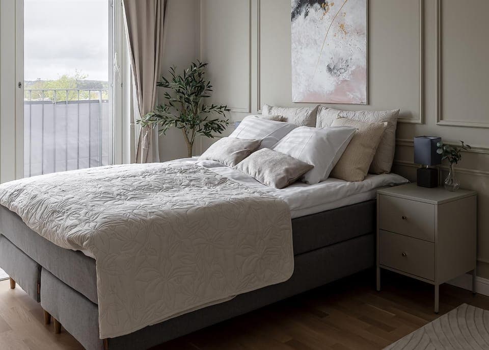 Bed, Decorative detail, Bedroom