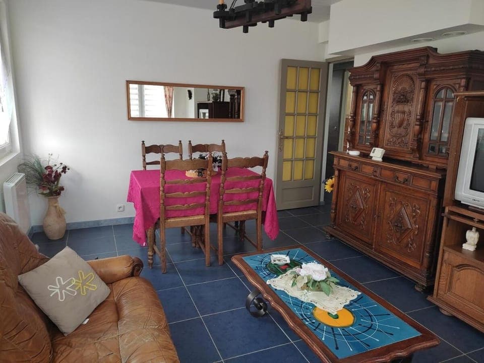 TV and multimedia, Living room, Dining area