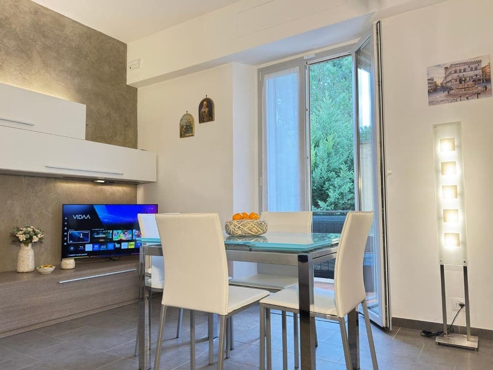 Living room, Dining area