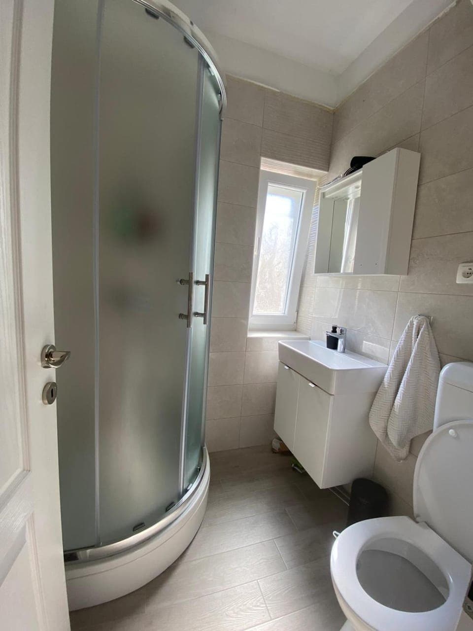 Shower, Toilet, Bathroom, Bath, towels