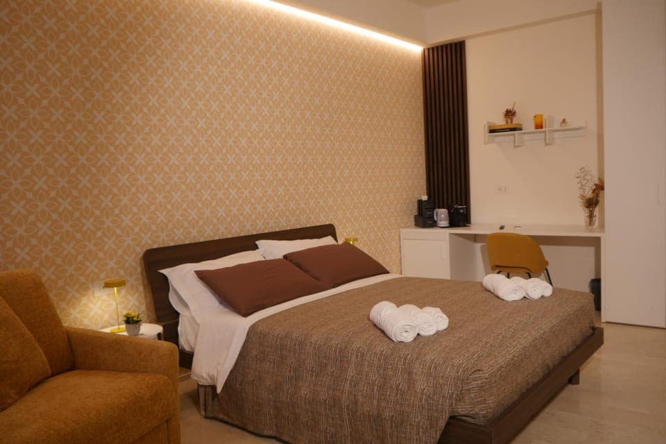 Photo of the whole room, Bedroom