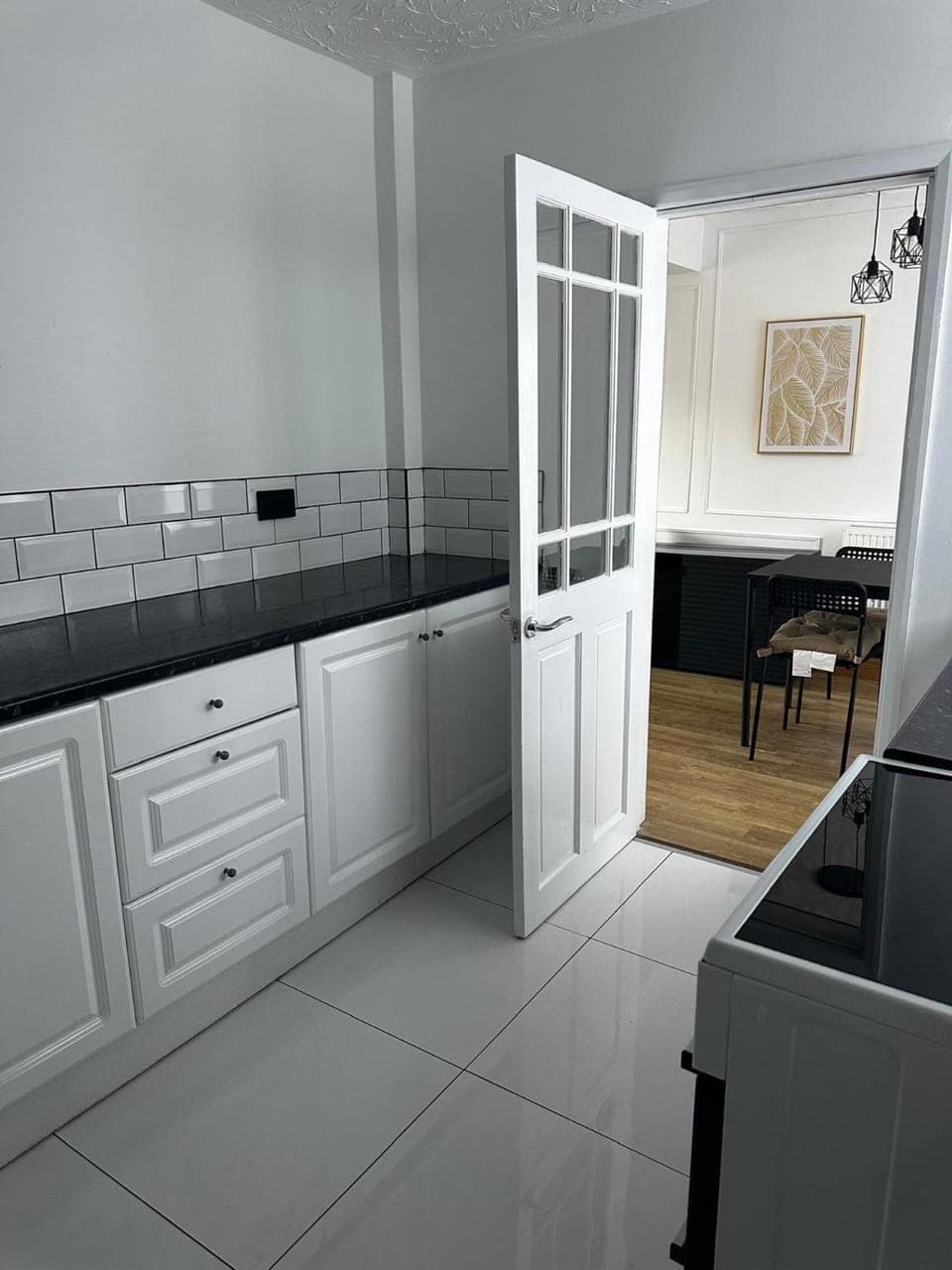 Kitchen or kitchenette, Dining area