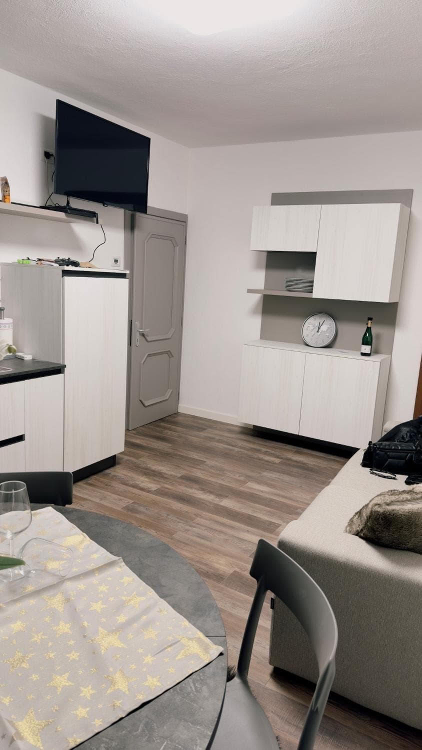 TV and multimedia, Kitchen or kitchenette, Living room, Seating area